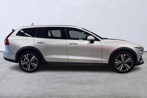 Volvo V60 Cross Country 3 of 5