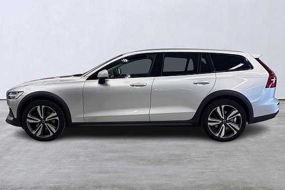 Volvo V60 Cross Country 2 of 5