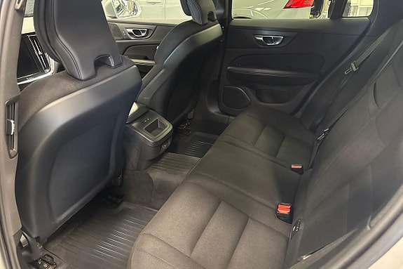 Volvo V60 Cross Country 12 of 23