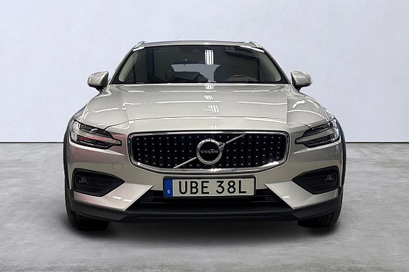Volvo V60 Cross Country 7 of 23