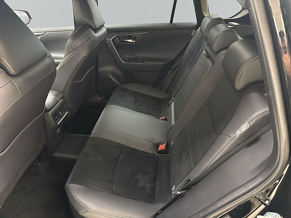 Toyota RAV4 7 of 18