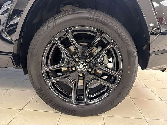 Toyota RAV4 12 of 18