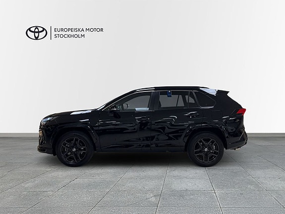 Toyota RAV4 3 of 18
