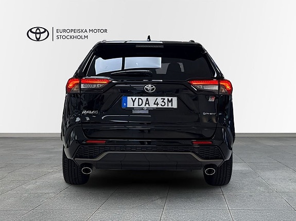 Toyota RAV4 4 of 18