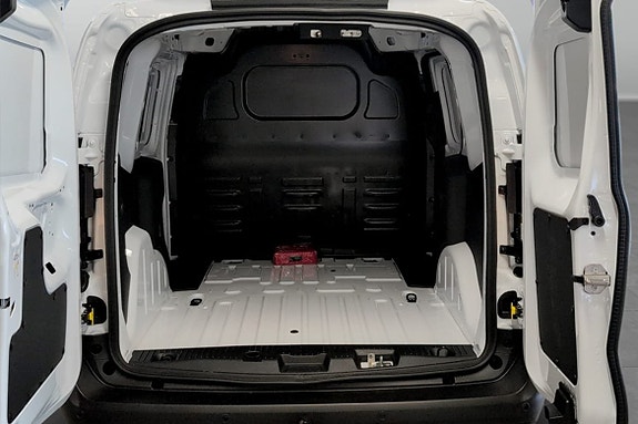 Ford Transit Courier 14 of 18
