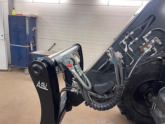 New Holland TH 7.42 Elite med hitchdrag 3 of 5