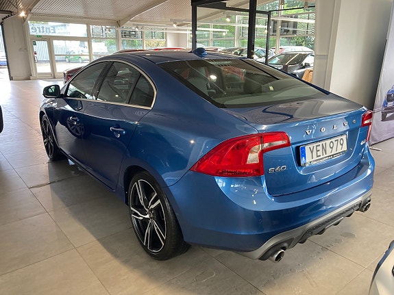 Volvo S60 4 of 5