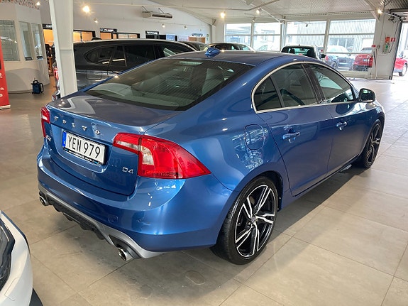 Volvo S60 3 of 5