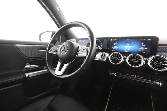 Mercedes-Benz GLB250+ 14 of 30