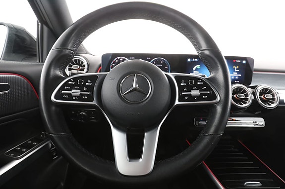 Mercedes-Benz GLB250+ 19 of 30