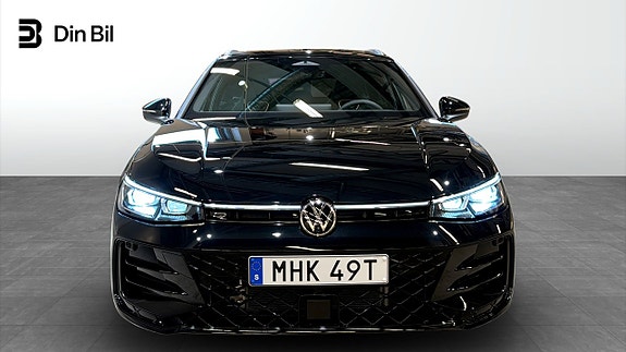 Volkswagen Passat 4 of 26