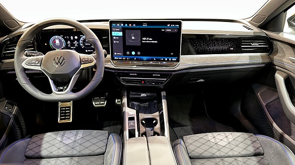 Volkswagen Passat 11 of 26