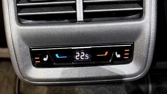 Volkswagen Passat 25 of 26