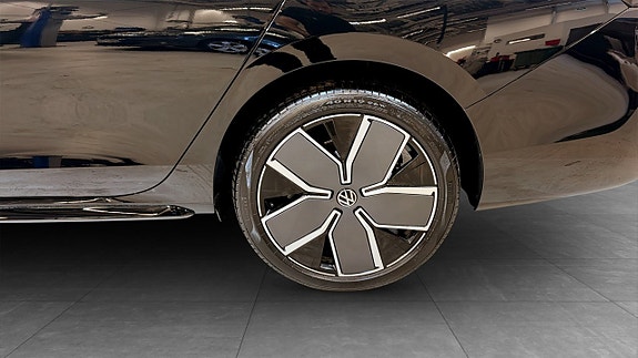 Volkswagen Passat 6 of 26