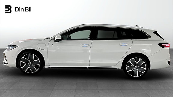 Volkswagen Passat 2 of 5