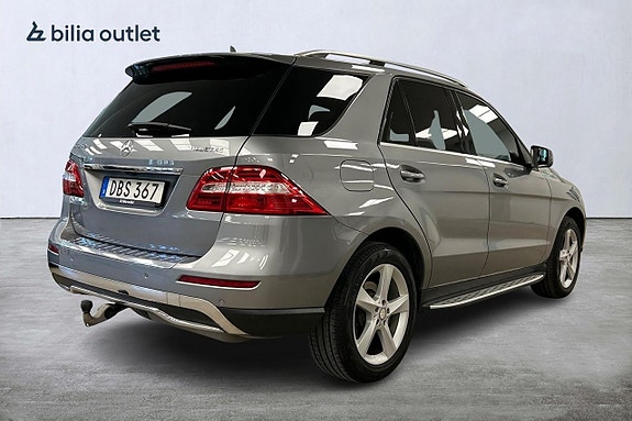 Mercedes-Benz ML350 4 of 5