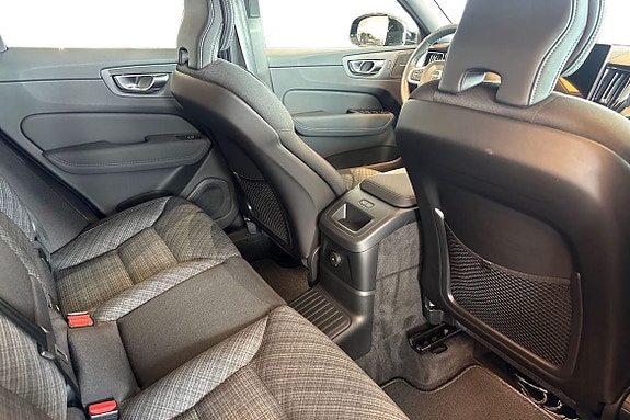 Volvo XC60 12 of 23