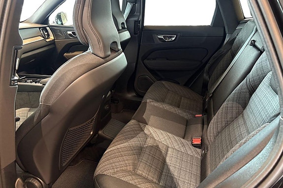 Volvo XC60 17 of 23