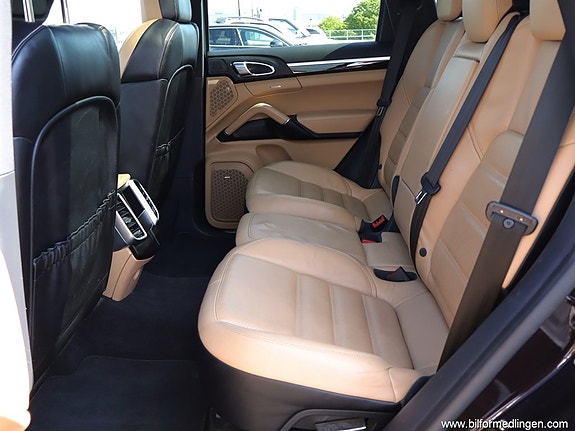 Porsche Cayenne S 9 of 27