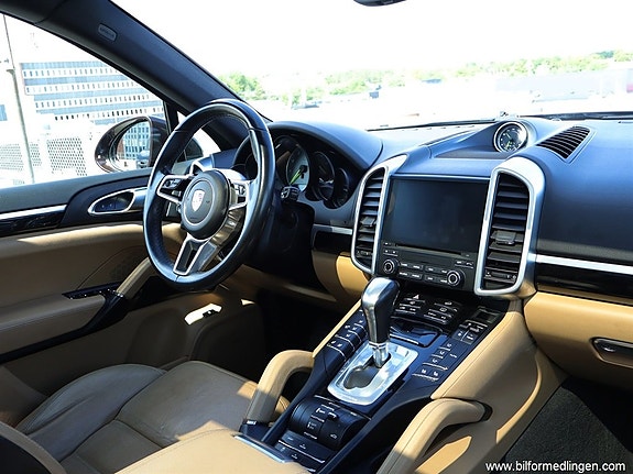 Porsche Cayenne S 8 of 27