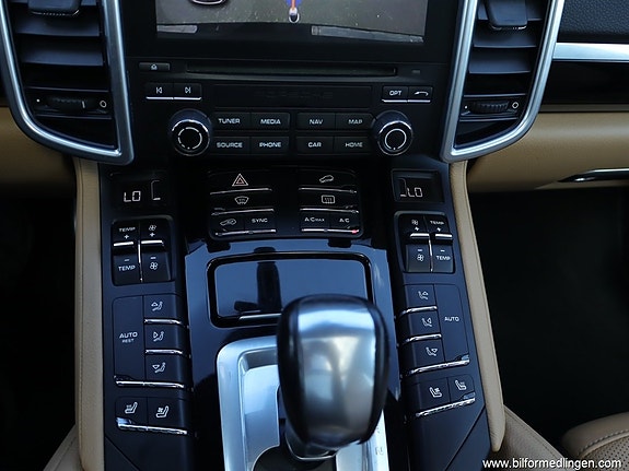 Porsche Cayenne S 17 of 27