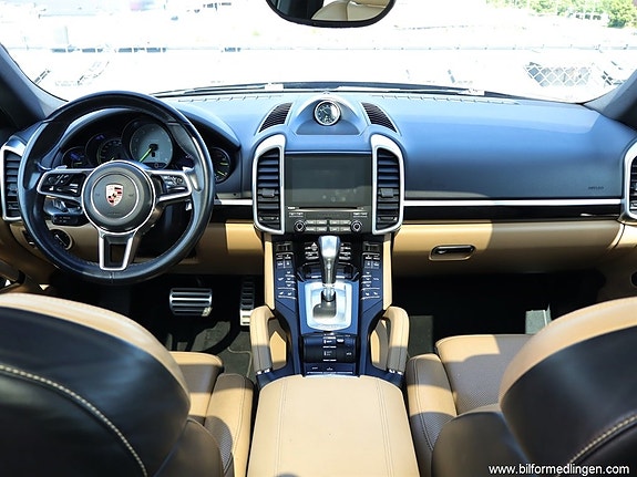 Porsche Cayenne S 7 of 27