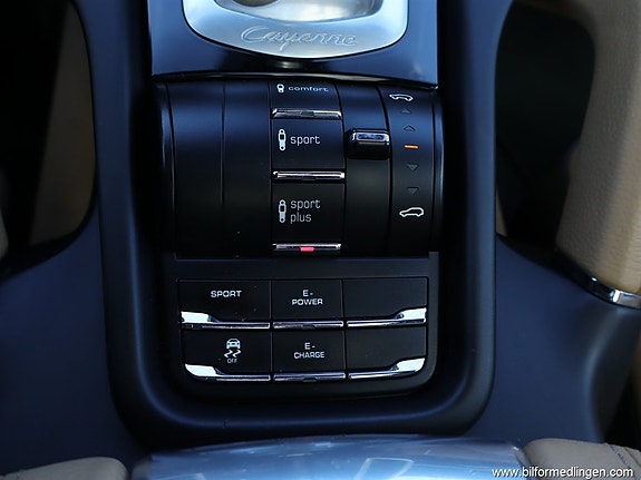 Porsche Cayenne S 16 of 27