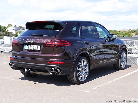 Porsche Cayenne S 3 of 5