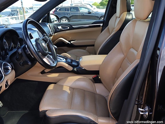 Porsche Cayenne S 6 of 27