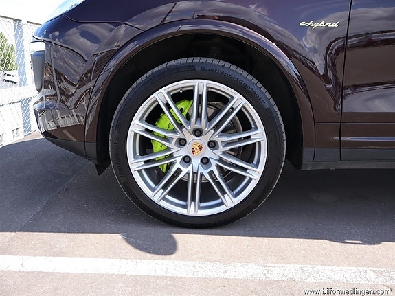 Porsche Cayenne S 22 of 27