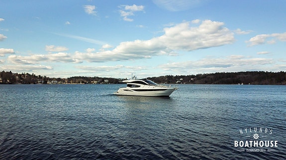 Galeon 430 HTC | 2x Volvo Penta D4-300 28 of 30