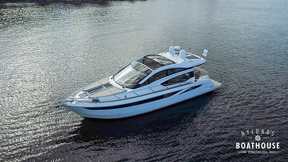 Galeon 430 HTC | 2x Volvo Penta D4-300 25 of 30
