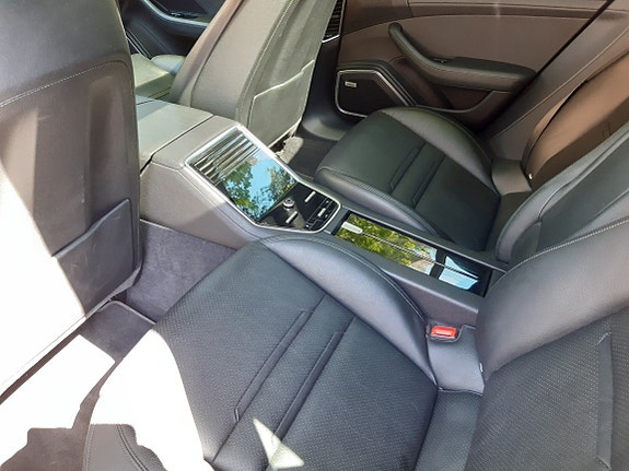 Porsche Panamera 4S 9 of 14