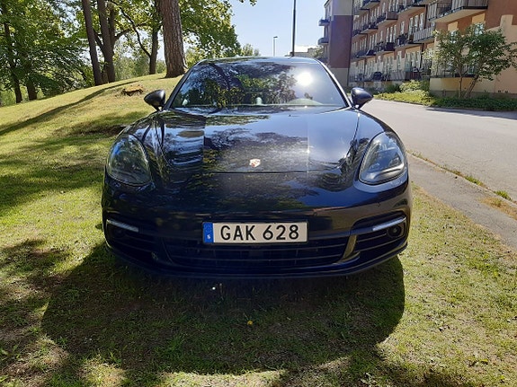 Porsche Panamera 4S 2 of 5