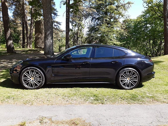 Porsche Panamera 4S 4 of 5