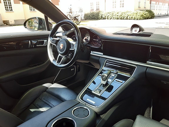 Porsche Panamera 4S 7 of 14