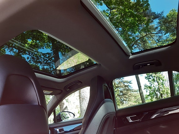 Porsche Panamera 4S 12 of 14