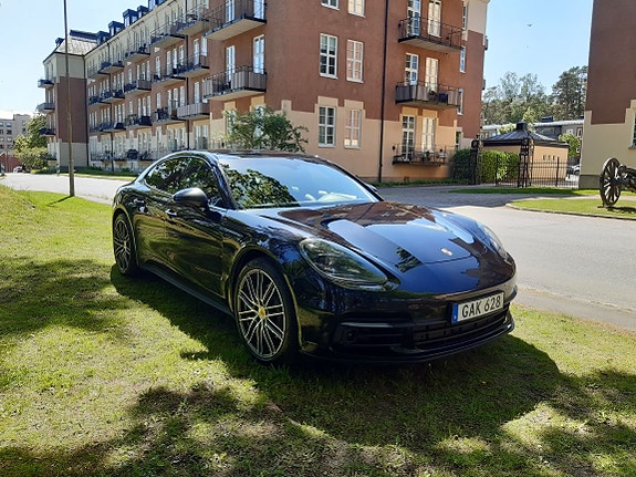 Porsche Panamera 4S 3 of 5
