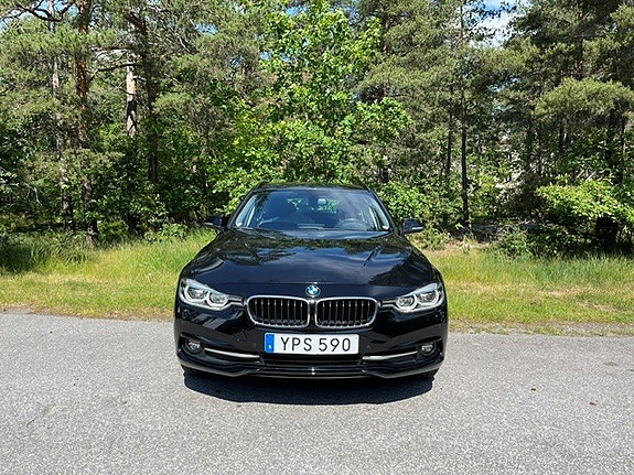 BMW 320d 2 of 11