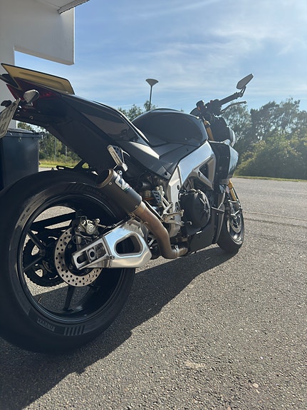 Aprilia TOUNO V4 FACTORY 2 of 2
