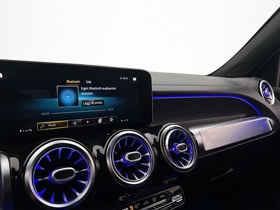 Mercedes-Benz GLB200 26 of 30