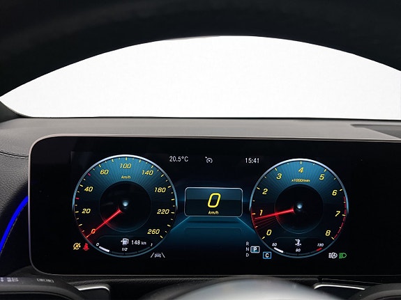 Mercedes-Benz GLB200 20 of 30