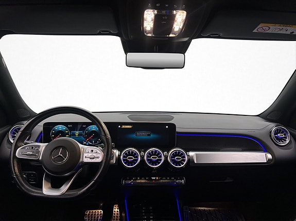 Mercedes-Benz GLB200 14 of 30