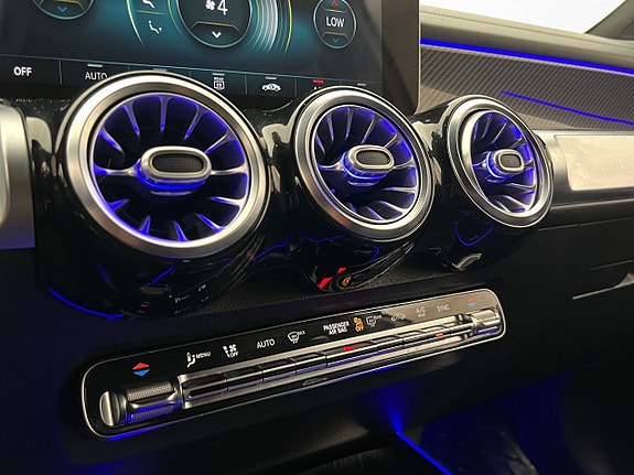 Mercedes-Benz GLB200 29 of 30
