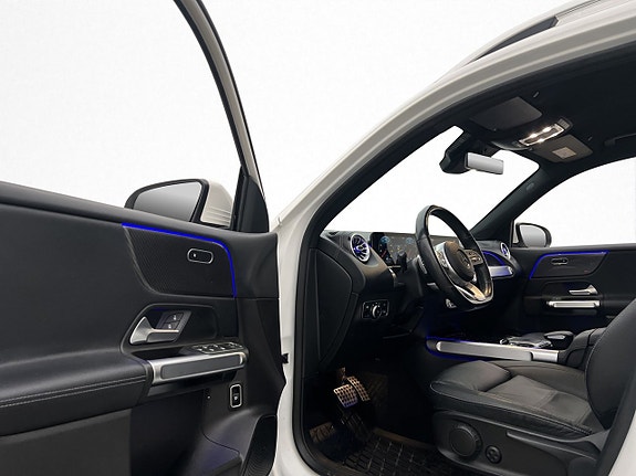 Mercedes-Benz GLB200 12 of 30