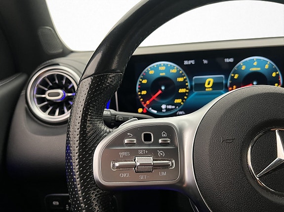 Mercedes-Benz GLB200 19 of 30