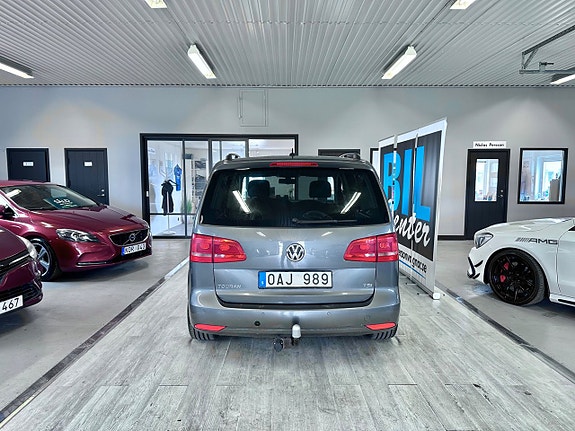 Volkswagen Touran 4 of 5