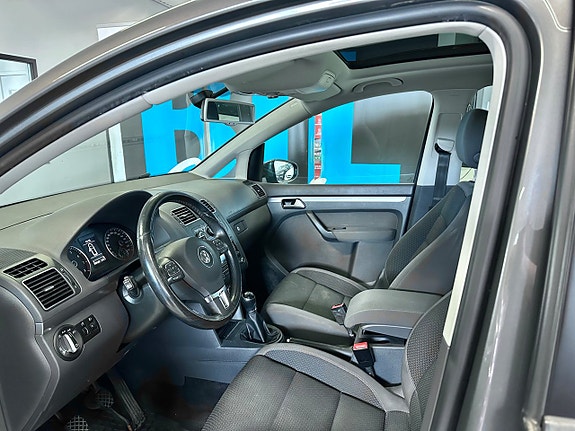 Volkswagen Touran 3 of 5