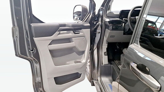 Ford Custom Tourneo 8 of 12