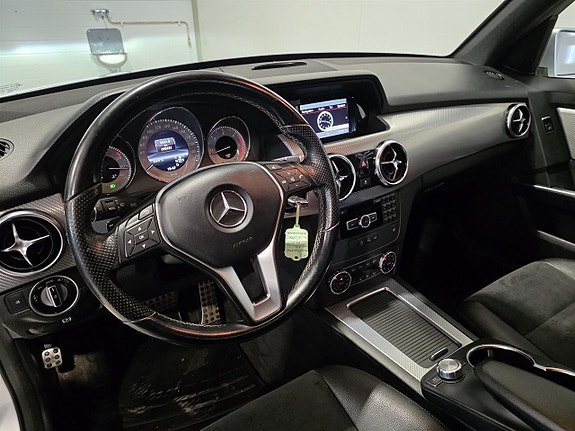 Mercedes-Benz GLK220 5 of 5